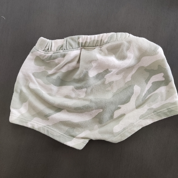 Bundle Old Navy Baby Girl 3 one piece and 2 shorts Size 12-18M - Picture 5 of 12